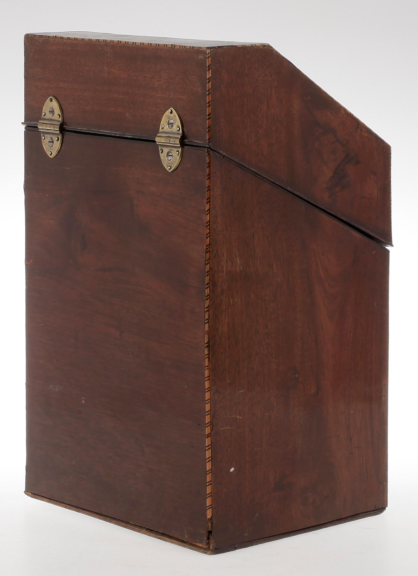 BESTICKSCHATULL, empire, 1800-tal.