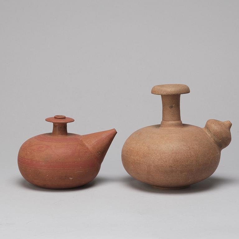 Two Sawankhalok kendis, Thailand, presumably 16th Century.