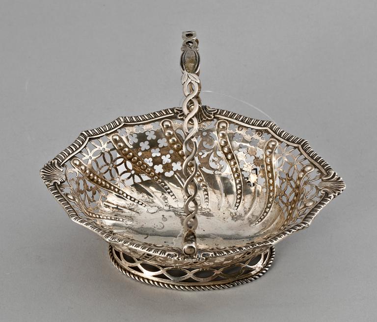 SKÅL, silver, London, 1769. Vikt 173g.