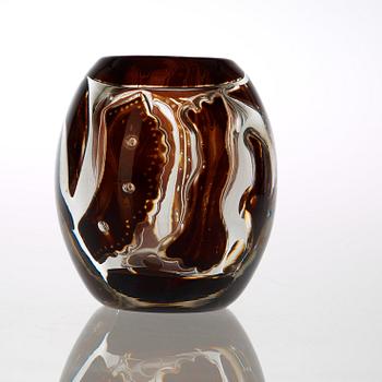 An Edvin Öhrström 'ariel' glass vase, Orrefors 1950.