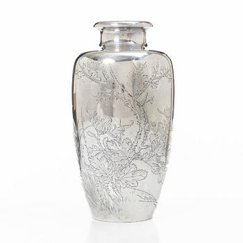 Vas, silver, Japan, Meiji (1862-1912)/Taisho (1912-1926).