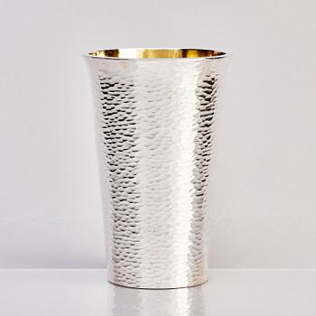 Atelier Borgila, a sterling silver vase and six small beakers, Stockholm 1963 and 1987.