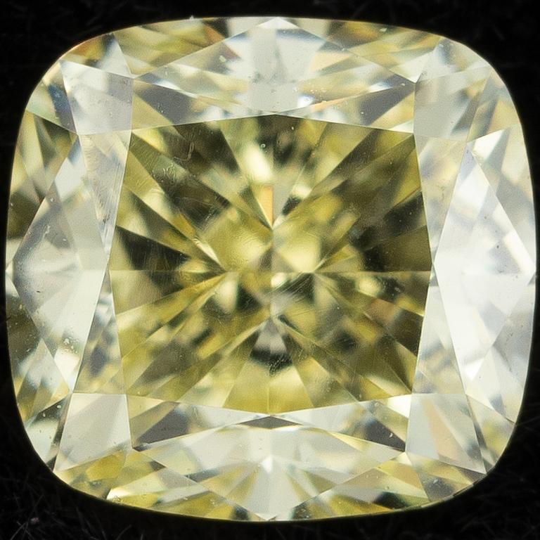 Cushion-shaped yellow diamond, 0.58 ct, accompanied by GIA report.
