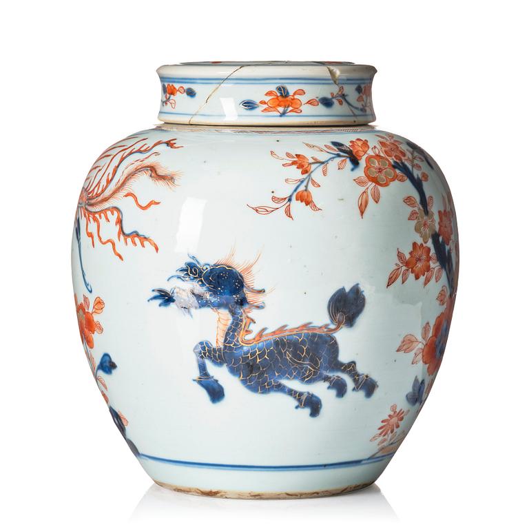 An imari jar with cover, Qing dynasty, Kangxi (1662-1722).