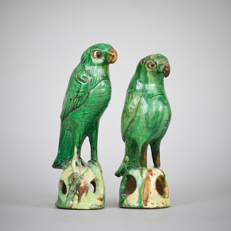 FIGURINER, 2 st, glaserat lergods, Kina 1900-tal.
