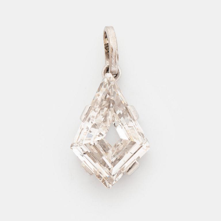 Hänge platina med en trappslipad diamant.