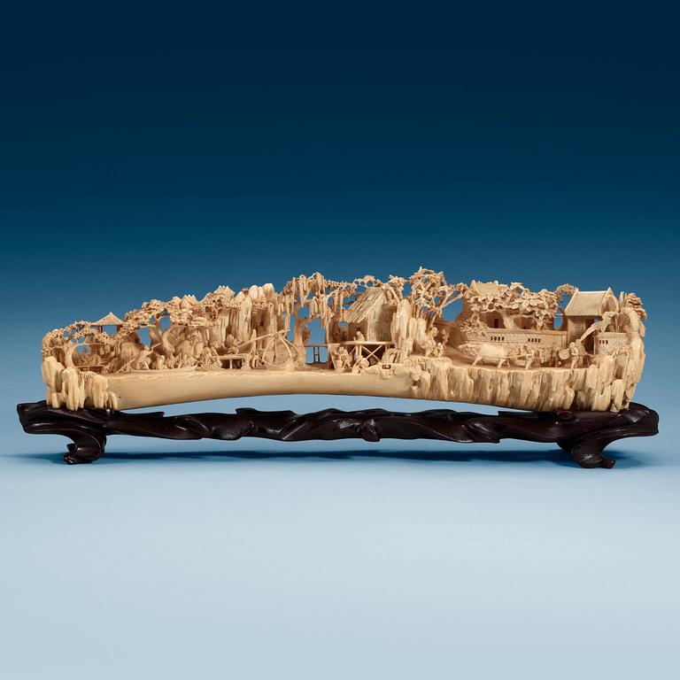 A large Ivory carving, late Qing dynasty.