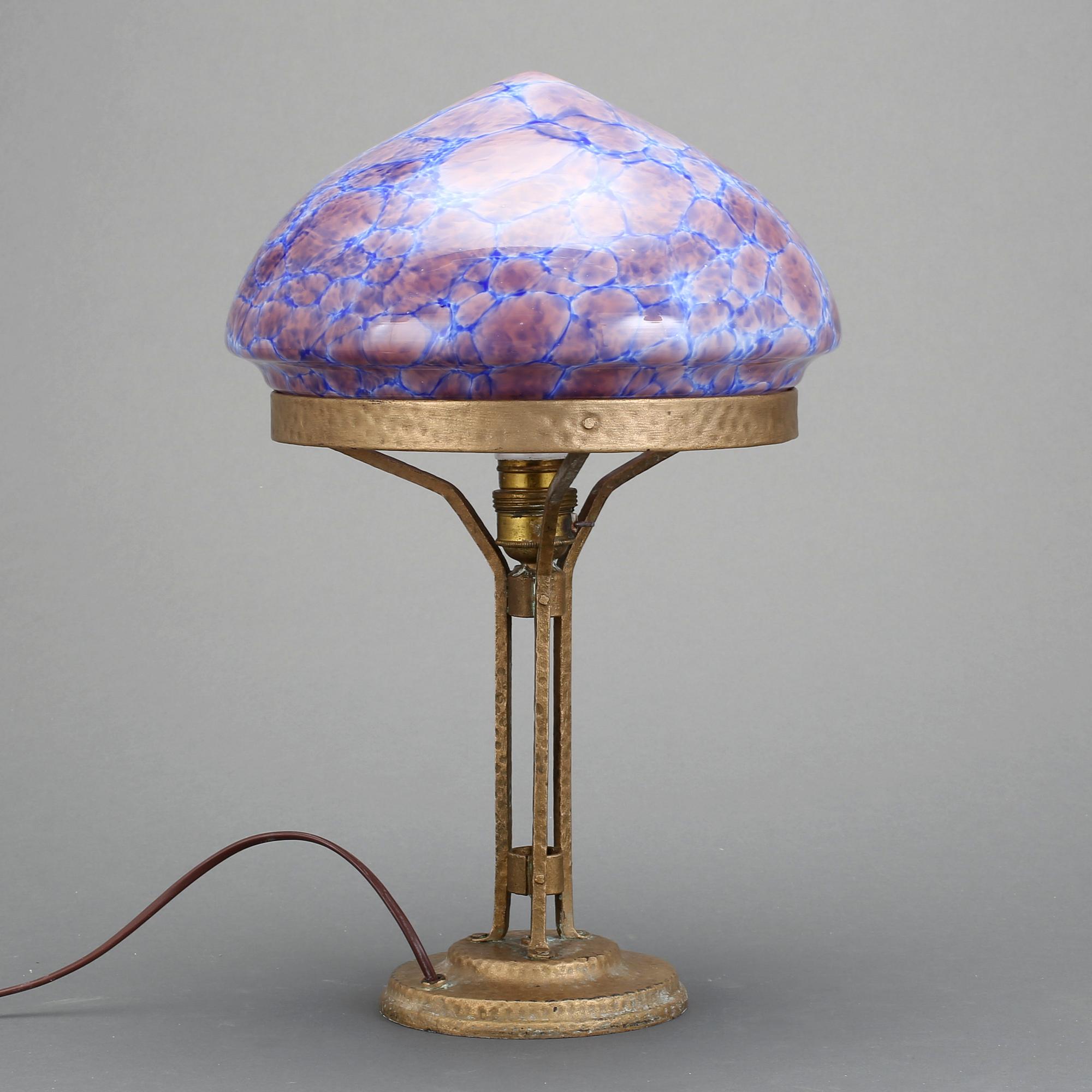 BORDSLAMPA, sk Strindbergslampa, 1900-talets första hälft.