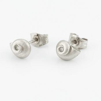 Ole Lynggaard a pair of earrings in the shape of shells.
