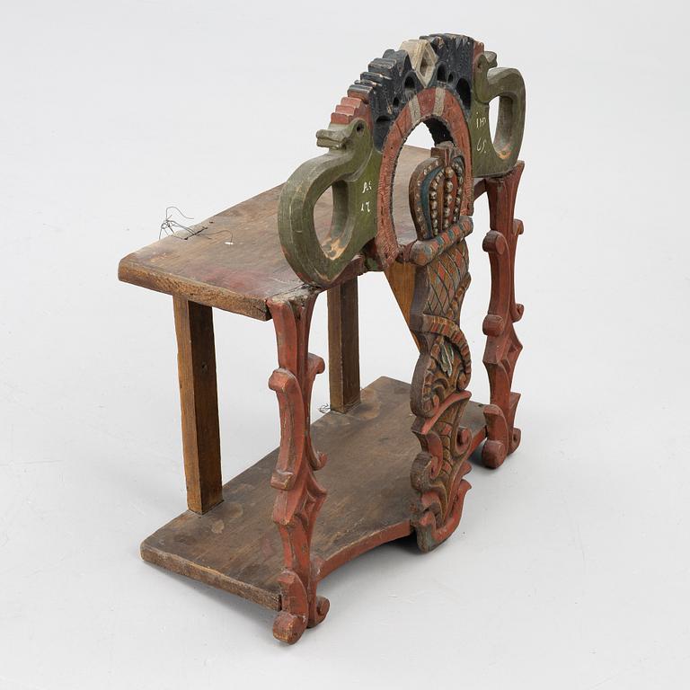 A Swedish carved and painted folk art shelf from Hälsingland, 18th / 19th century.