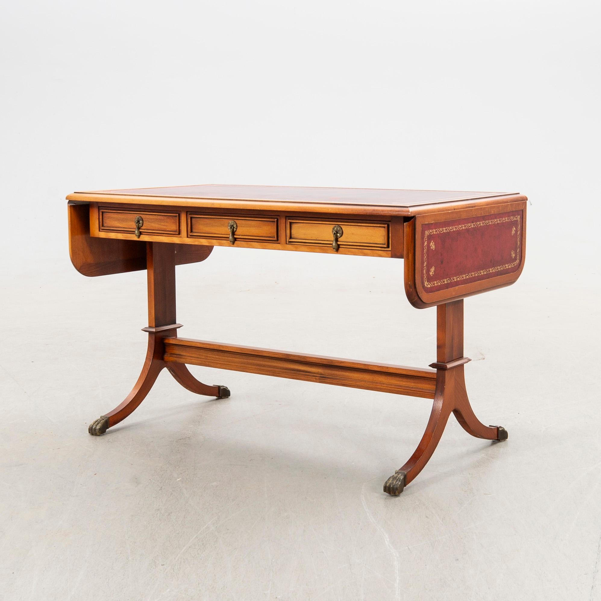 Coffee table, 20th century.
