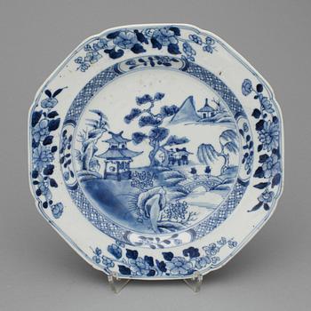 TALLRIKAR, ett par, porslin, Kina, Qianlong, 1700-tal.
