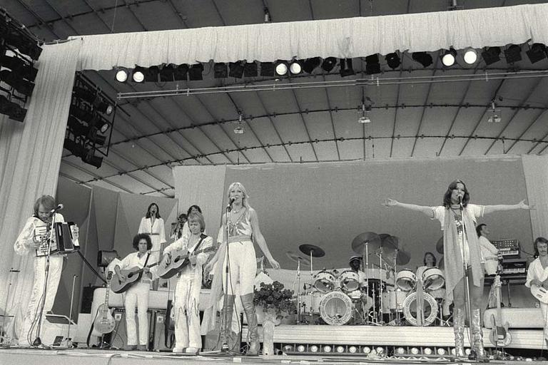 ABBA, (Ola Brunkert och Malando Gassama), 2 trumset, Arbiter "Autotune" från ABBA's Europa och Australien turné 1976-77.