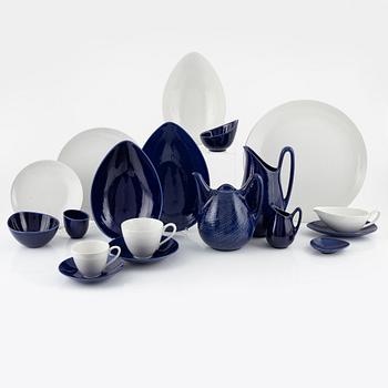 Hertha Bengtson, mat- och kaffeservis, 67 delar, "Blå eld", Rörstrand.