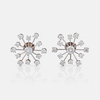 764. A pair of brilliant-cut diamond earrings. Total carat weight circa 2.90 cts.