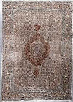 MATTA, Täbris, silkesinslag, ca 350x251 cm.