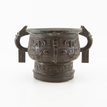 Rökelsekar, brons. Qingdynastin, 1700-/1800-tal.