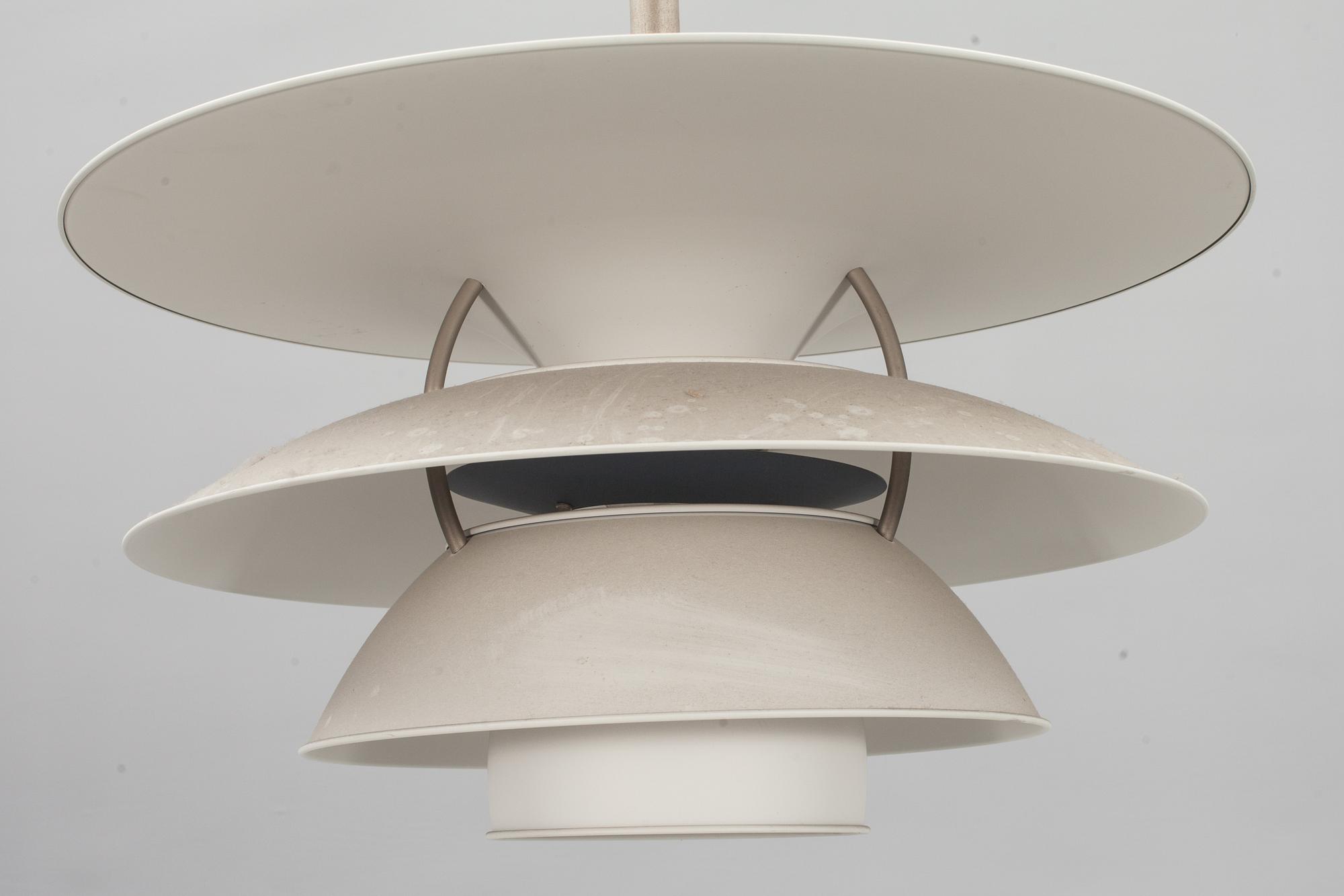 TAKLAMPA, "Charlottenborg PH 6 1/2-6", Ebbe Christensen, Sophus Frandsen och Poul Henningsen, Louis Poulsen.