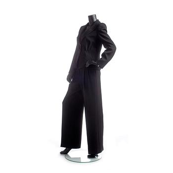 ARMANI COLLEZIONI, a two-piece suit consisting of jacket and pants.