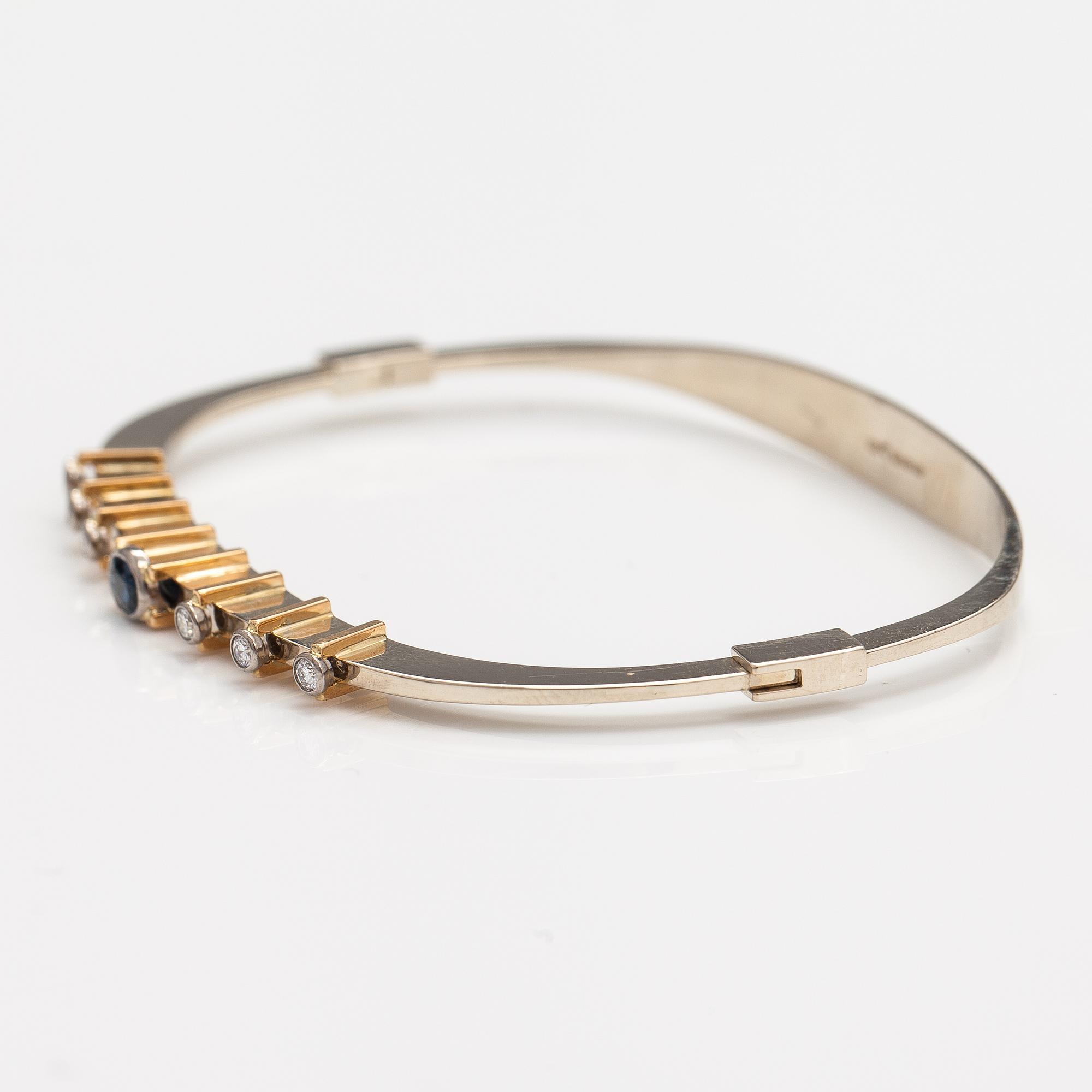 Elis Kauppi, An 18K white and yellow gold bracelet with a sapphire and diamonds. Kupittaan kulta, Turku 1982.