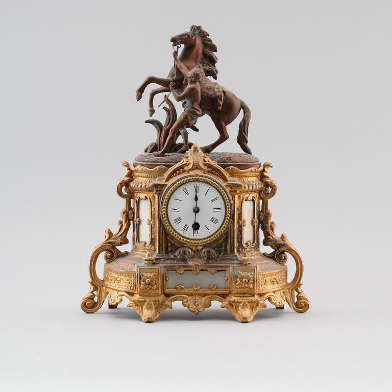 BORDSPENDYL, nyrokoko, 1800-talets andra hälft.