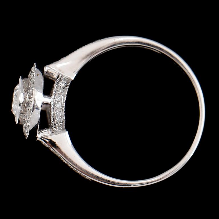 RING, 18 k vitguld, diamanter tot 1.32 ct.
