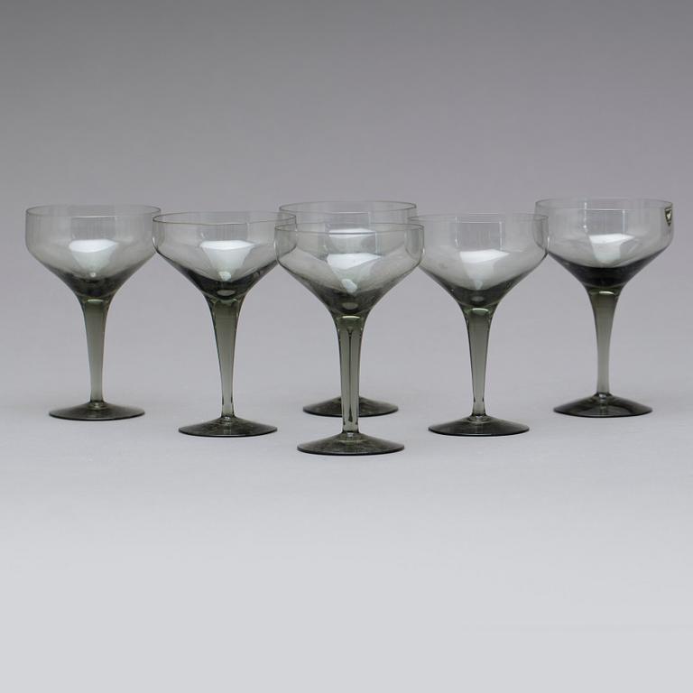 CHAMPAGNEKUPOR, glas, 6 st. "Grå Rhapsody", Sven Palmqvist, Orrefors, 1950-tal.