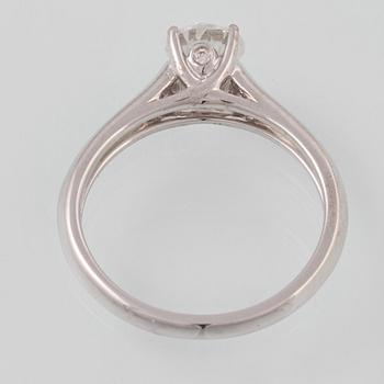 RING, 18K vitguld med briljantslipad diamant ca 0.80 ct. Vikt 3,7 gram.