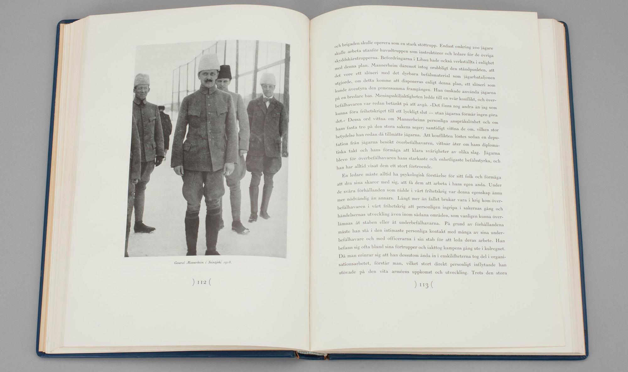 FOTOGRAFI, C.G. Mannerheim och BOK, "Mannerheim", numrerad upplaga, nr 1633, Förlagsaktiebolaget Kivi, Helsingfors 1937.