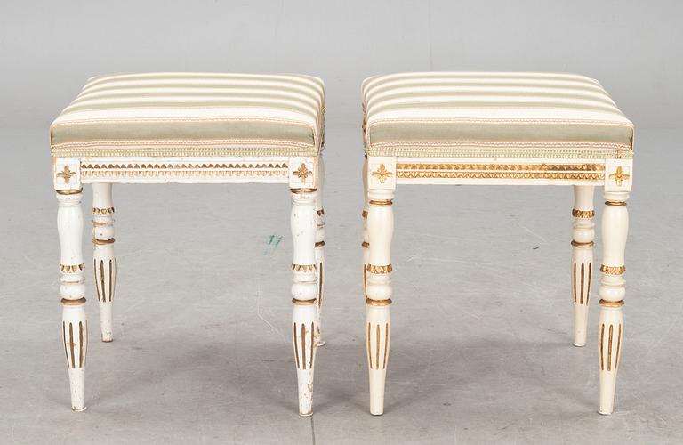 TABURETTER, ett par. Gustaviansk stil. 1900-talets början.