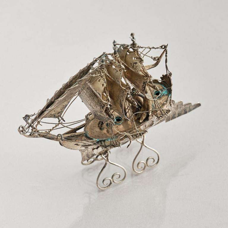 Two Chinese silver models of djunks, Shanghai, around 1900.