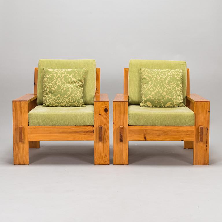 A pair of 1960/1970s armchairs.