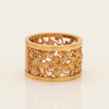 Ole Lynggaard, ring, 18K gold with brilliant-cut diamonds.