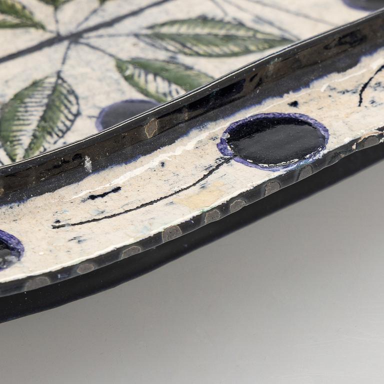 Birger Kaipiainen, a ceramic decorative plate, signed Kaipiainen.