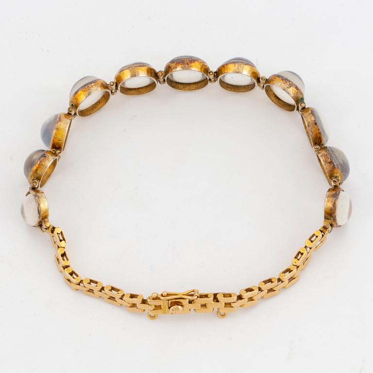 18K gold and cabochon-cut moonstone bracelet.