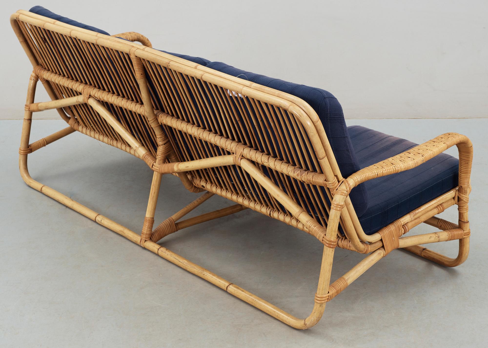 MÖBELGRUPP, 4 delar, rotting, 1900-talets andra hälft.