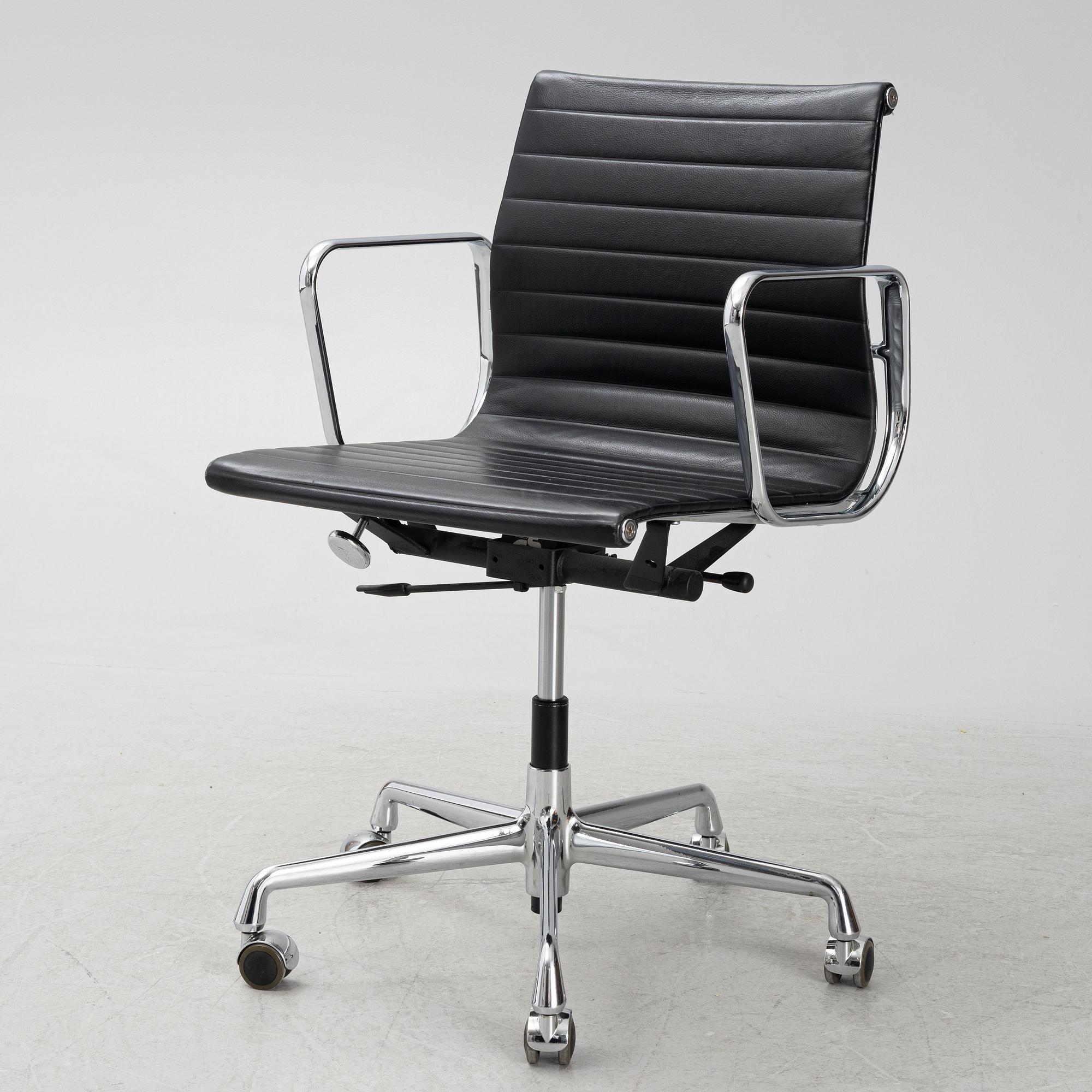 Charles & Ray Eames, office chair, "EA117" Vitra.