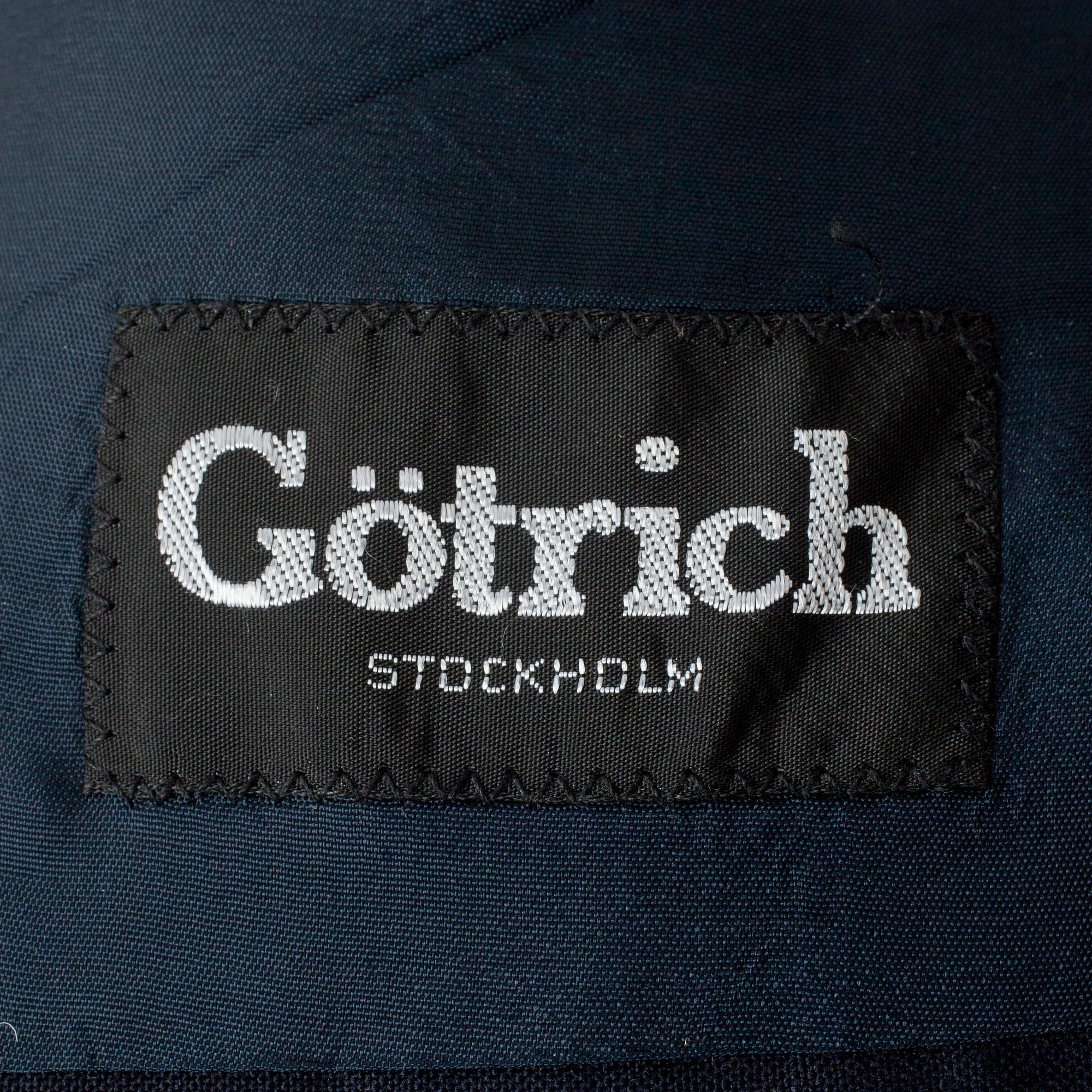 GÖTRICH, a men's suit consisting of jacket, vest and pants.