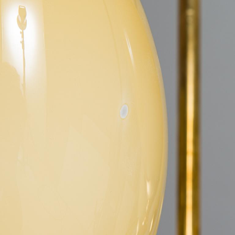Paavo Tynell, a pair mid-20th century '1382' chandeliers for Idman.