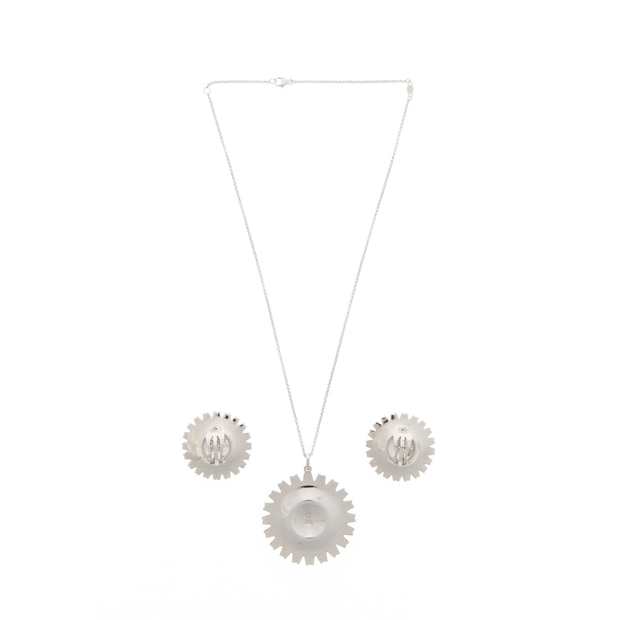 GEORG JENSEN, HÄNGE och ÖRHÄNGEN, "Daisy", silver, svart emalj.
