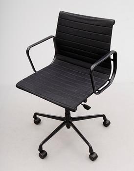 SKRIVSTOL, "EA 117", Charles Eames för Vitra, 1900-talets slut.