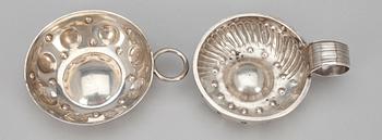 TASTEVIN, 2 st, silver, 1800-talets första hälft och 1900-talets början. Vikt tot. 126 g.