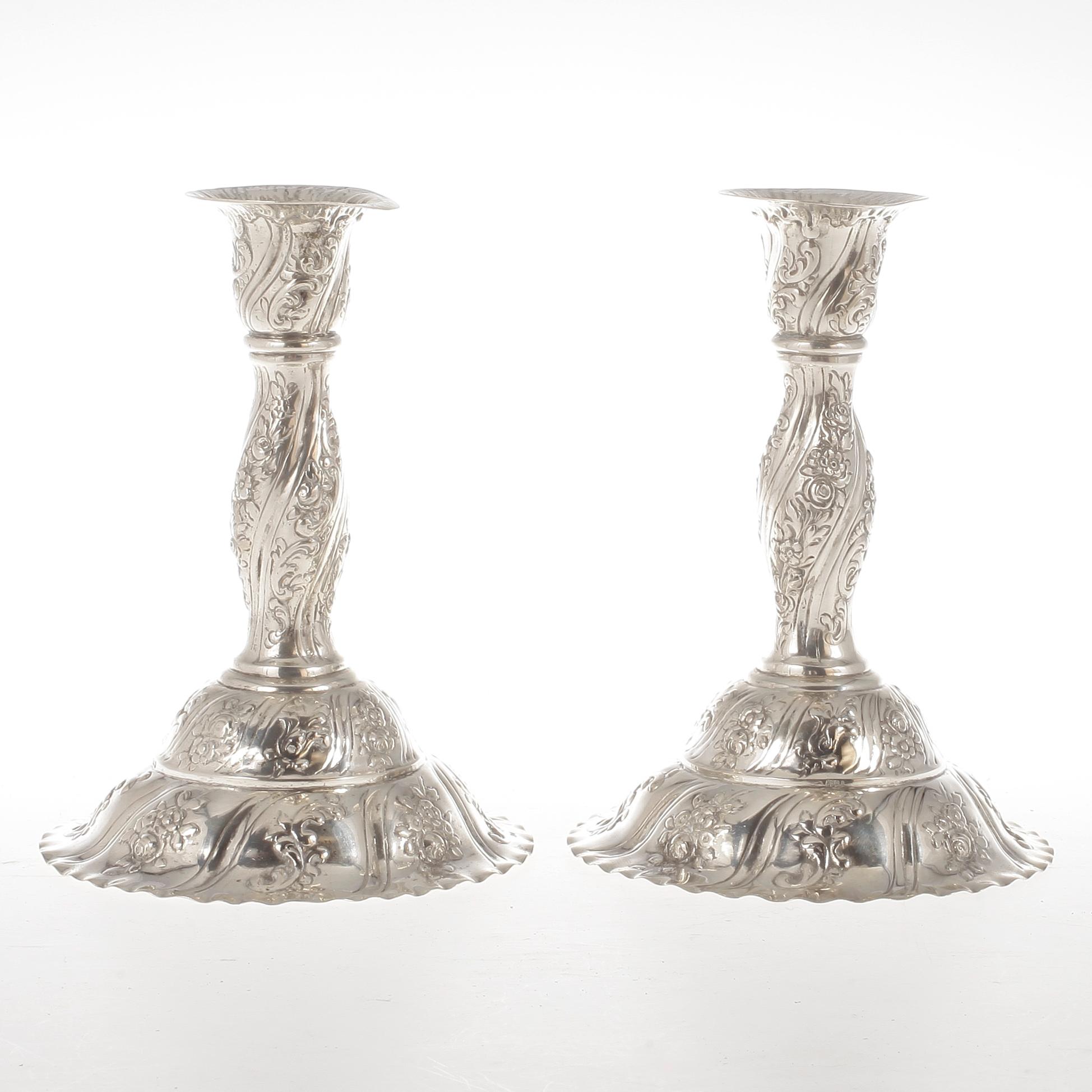 LJUSSTAKAR, ett par, silver, rokokostil, 1900-tal. Vikt ca 300 gram.