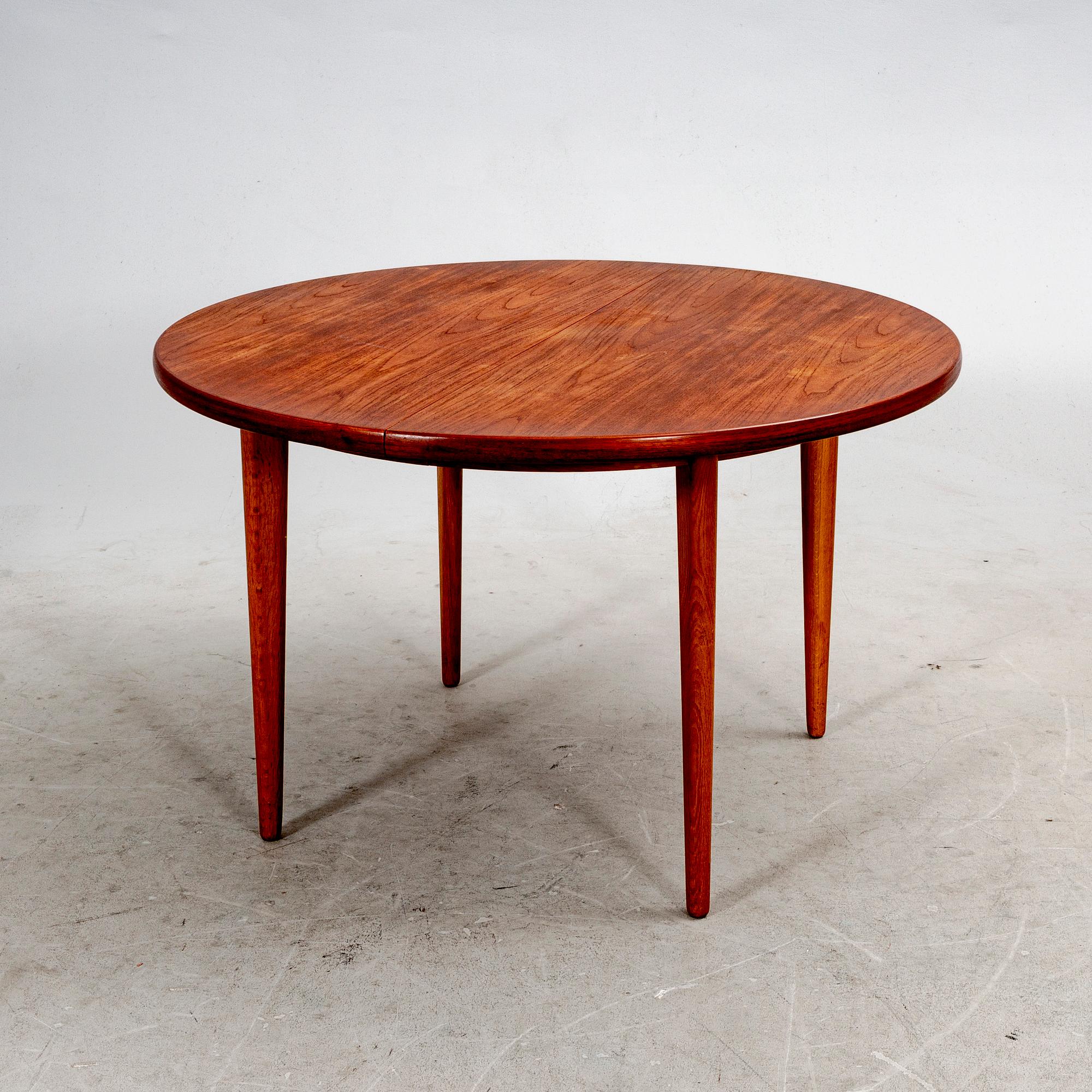 A mid 1900s fice pcs teak dining set.