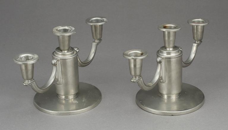 KANDELABRAR, ett par, tenn, art deco, 1930-tal.