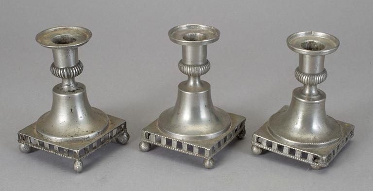 LJUSSTAKAR, 3 st snarlika, tenn, oidentifierade stämplar, sannolikt bla Stockholm, 1800-talets första hälft.