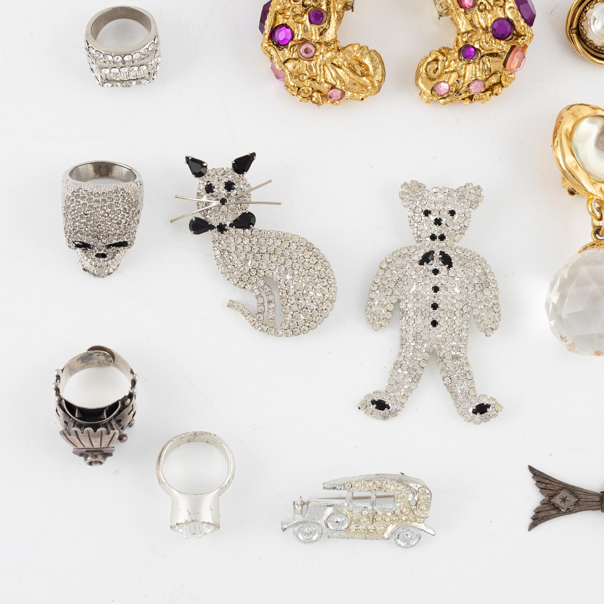 Parti bijouterier, bl.a. Christian Lacroix.