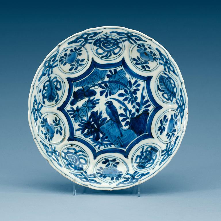 TALLRIKAR, sex stycken, kraakporslin. Ming dynastin, Wanli (1572-1620).