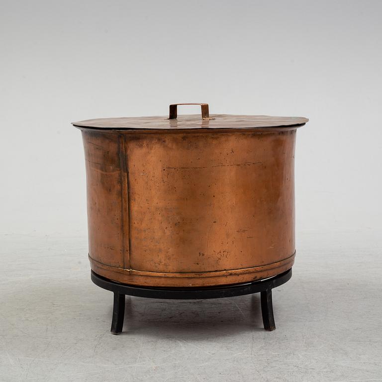 KITTEL MED LOCK, koppar, tidigt 1900-tal.