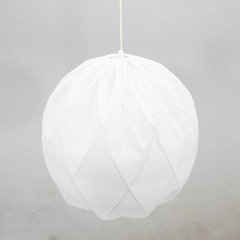 Tore Ahlsén, taklampa, "Pia-lampan", Gärsnäs.